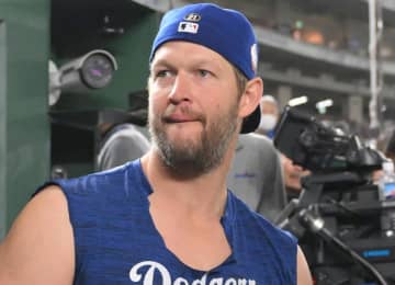 「漫画みたいな話しだなぁ」 引退左腕のWBC電撃参戦発表にSNS沸く「コレは痺れる」「マウンドにカーショー、打席に大谷という夢の対決が実現するかも」