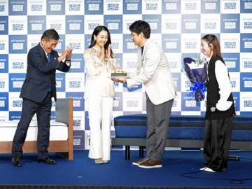 「36歳！？！？！？びっくりしすぎた」イベント登場の浅田真央さん、しっとり最新姿にネット騒然「真央ちゃんきれいになったなー」「美しすぎる」