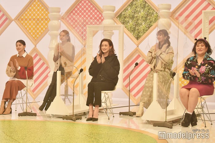 (左から)朝比奈彩、Niki、藤井サチ、石川恋、バービー (C)モデルプレス「神戸コレクションザニューリアリティー」 (C)モデルプレス