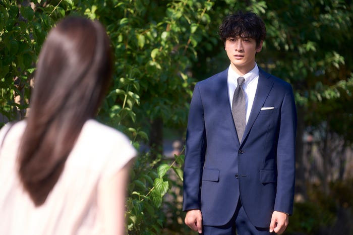 田辺桃子、小関裕太「癒やしのお隣さんには秘密がある」第12話より(C)日本テレビ