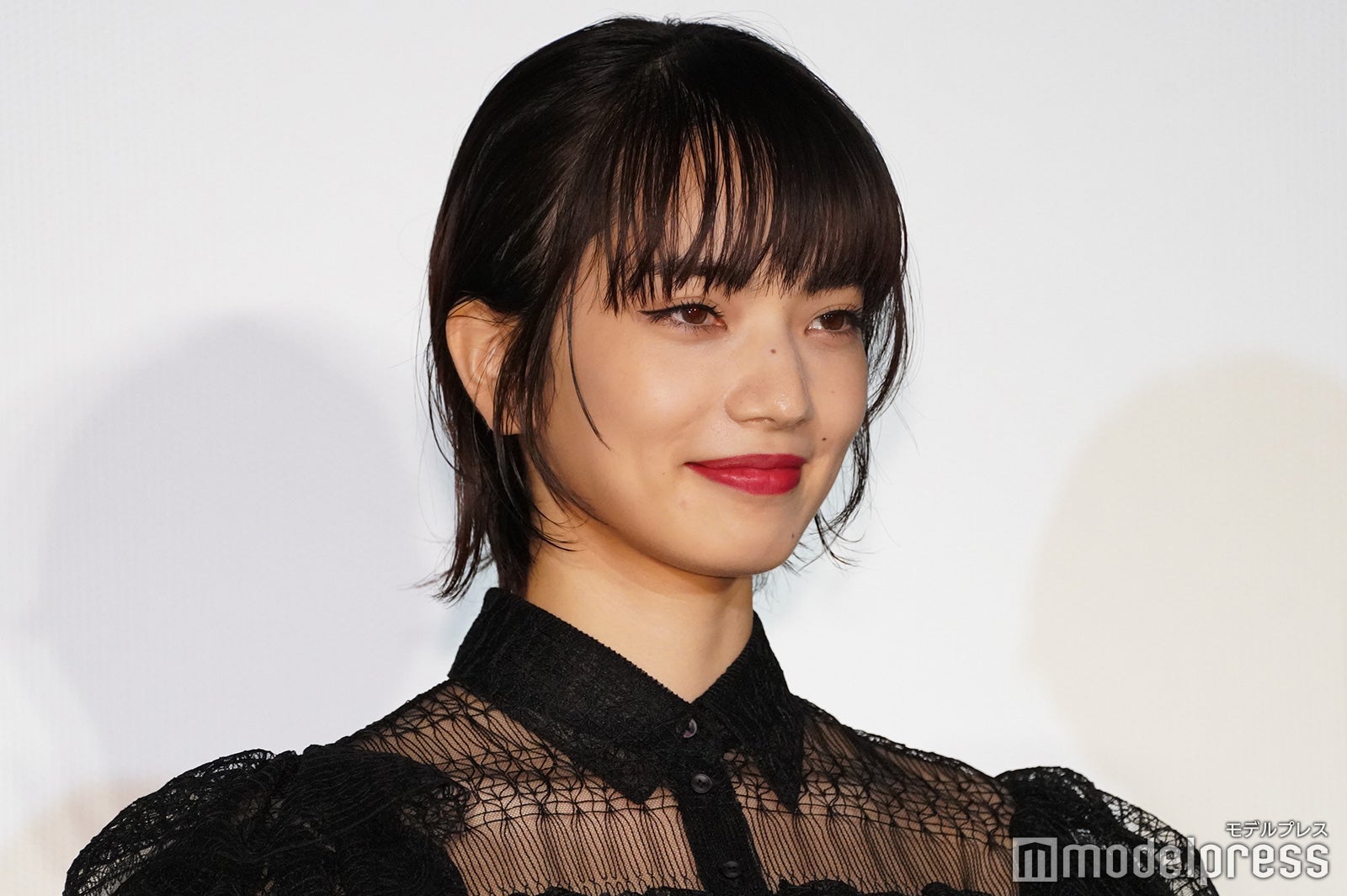 ミディアムヘアの小松菜奈（C）モデルプレス