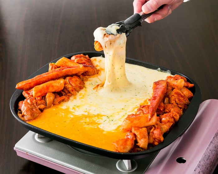 新大久保で最大2時間半待ち!チーズタッカルビ発祥の店「市場タッカルビ」大阪・道頓堀にOPEN/画像提供:フードクリエイションワークス株式会社