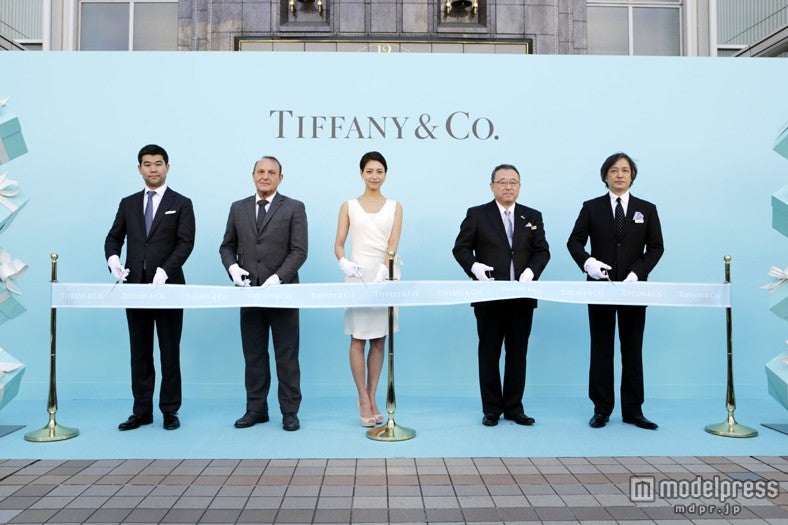 相武紗季（中央）