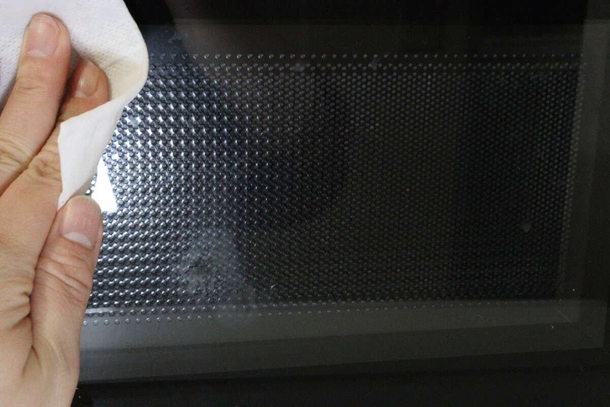 ダイソーのガラス＆家電用クリーナーは電子レンジの掃除におすすめ