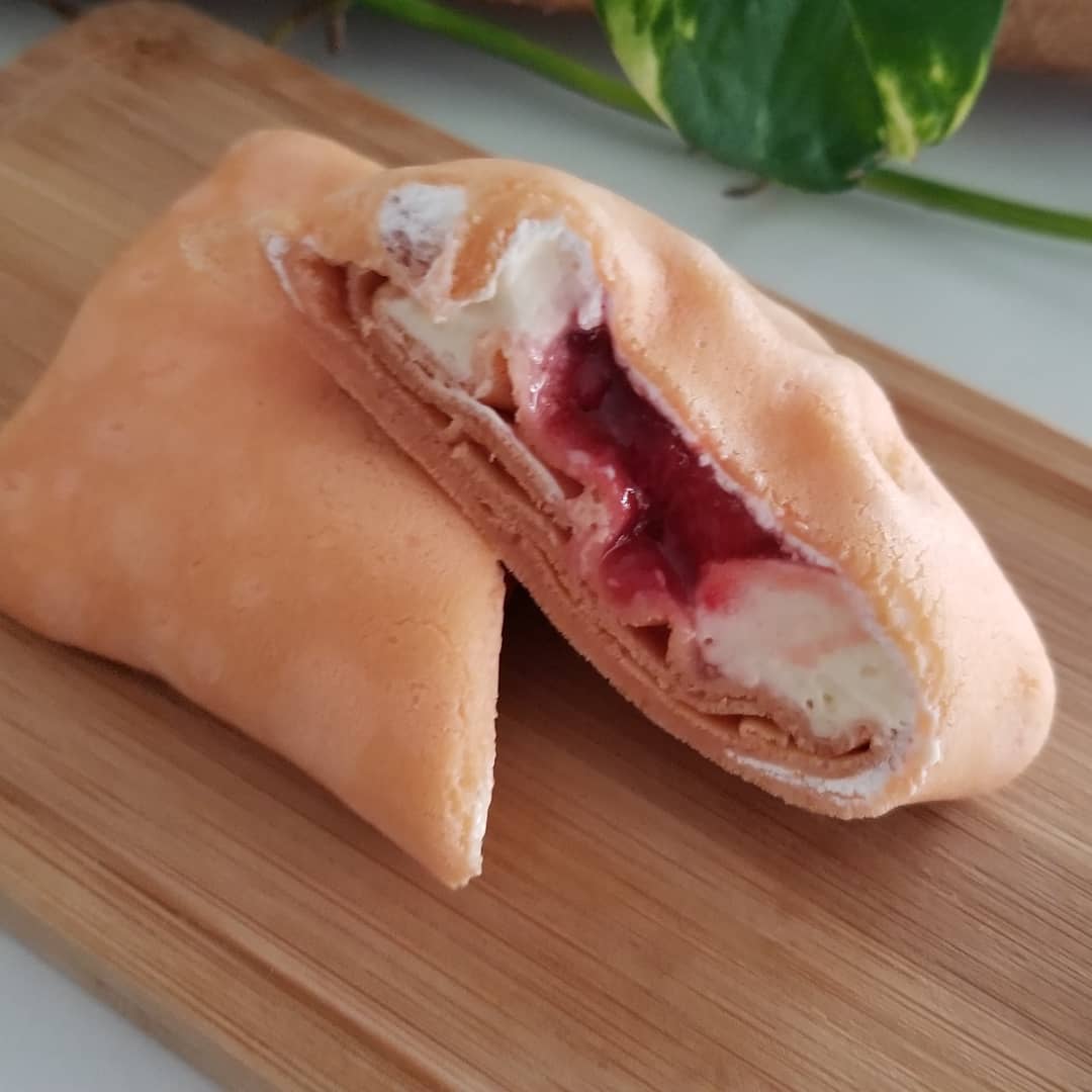 ファミリーマート「苺レアチーズのもちもちクレープ」