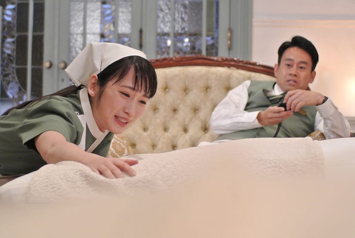 川栄李奈(手前)(C)日本テレビ