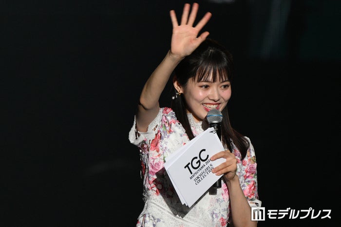 谷尻萌アナ、急遽ランウェイもノリノリ キュートな微笑み輝く【TGC松山2024】