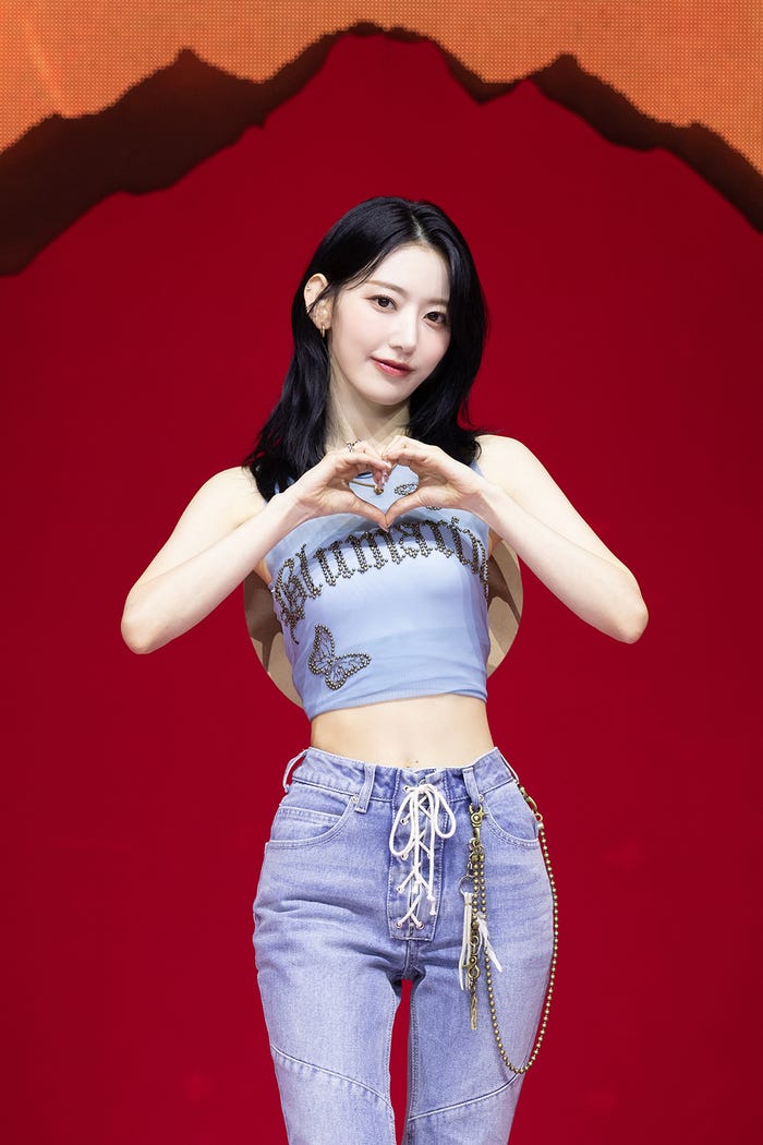 サクラ/LE SSERAFIM(P)&(C)SOURCE MUSIC