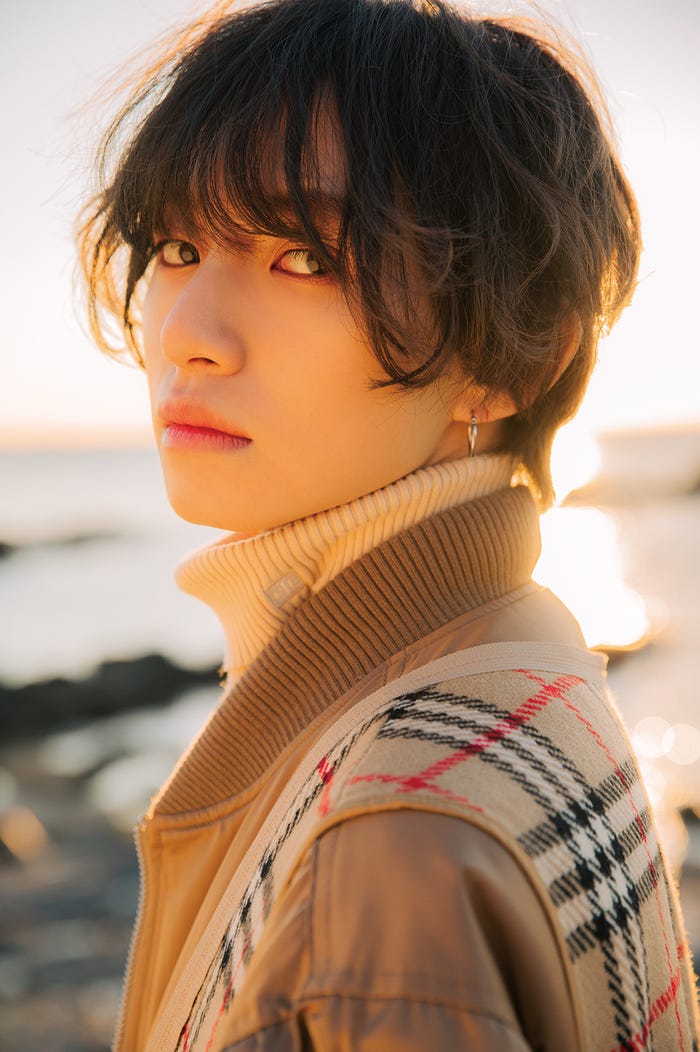 とまん「TOMAN FIRST PHOTO BOOK」より(画像提供:所属事務所)