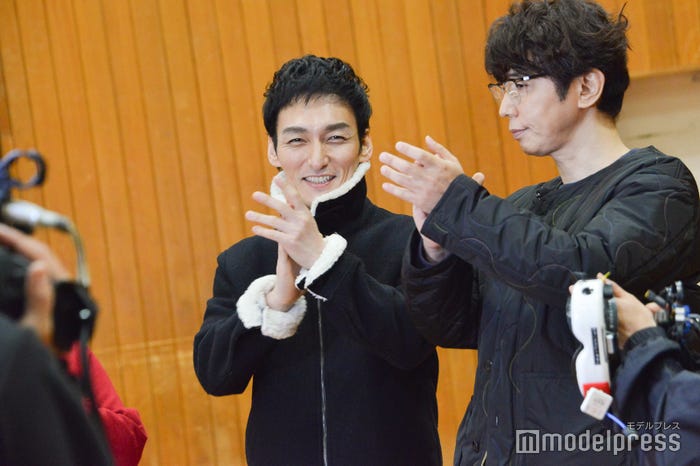 草なぎ剛、ユースケ・サンタマリア (C)モデルプレス