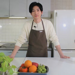 松下洸平 エプロン姿で華麗なる包丁さばき Btsの 完コピダンス も披露 モデルプレス