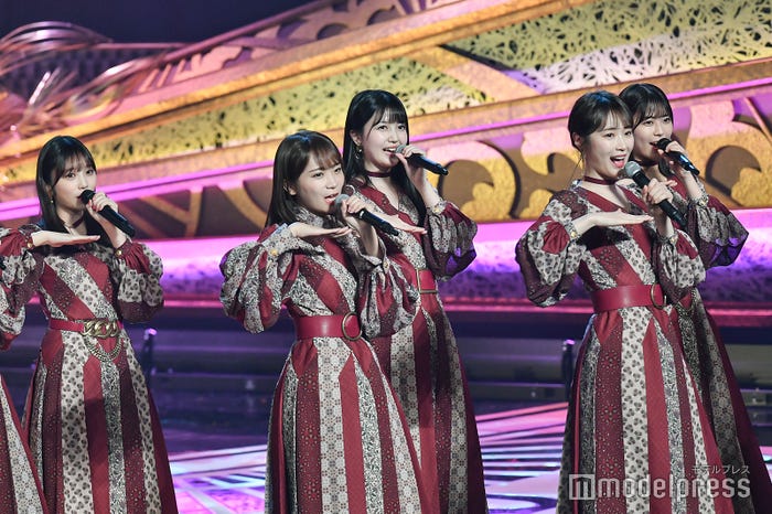 伊藤蘭×乃木坂46「年下の男の子」コラボステージ (C)モデルプレス