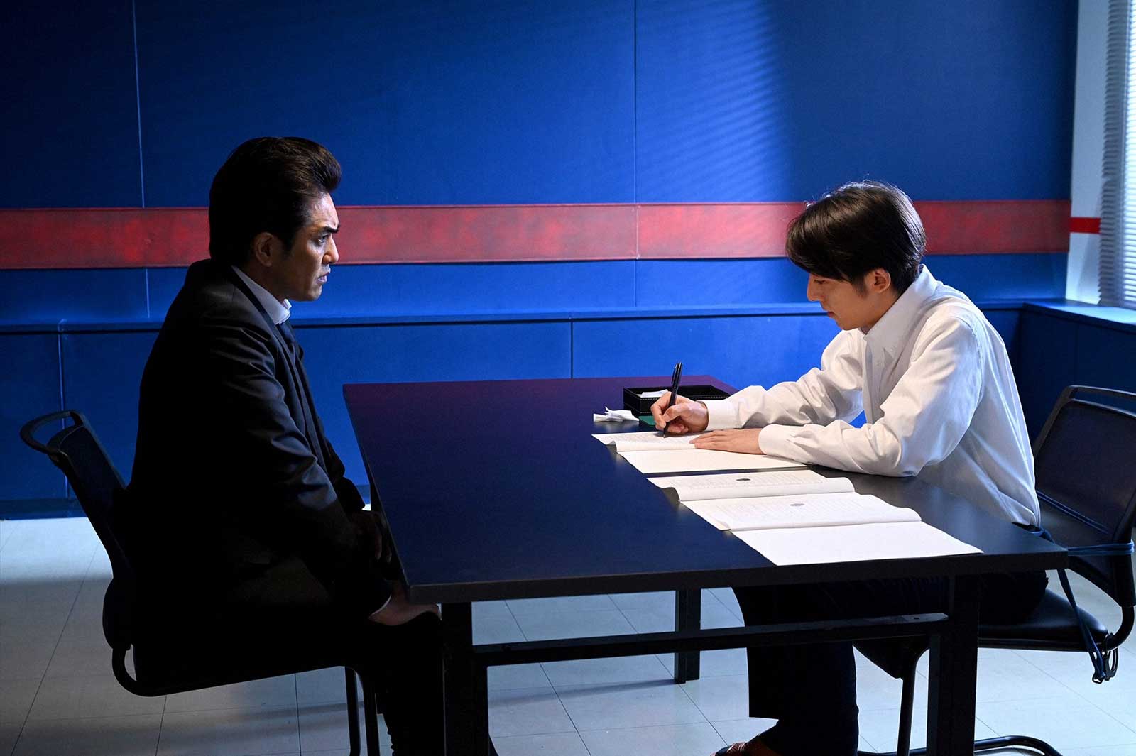 北村一輝、高橋一生「天国と地獄 ～サイコな2人～」最終話より（C）TBS