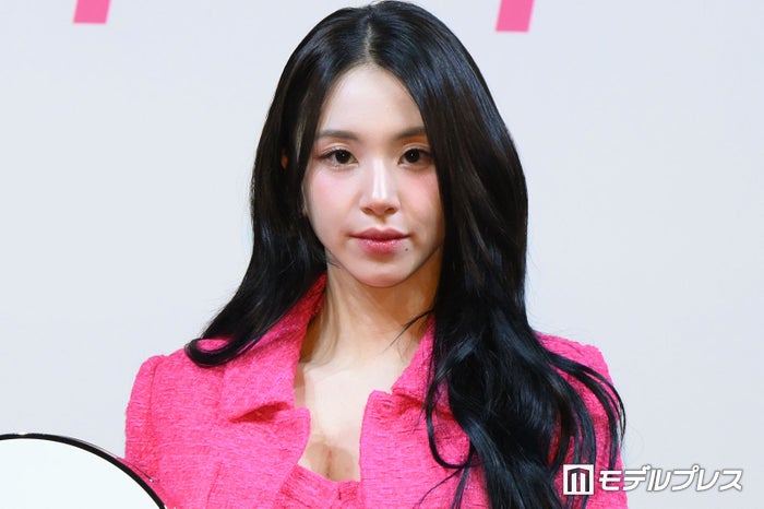 TWICEチェヨン、チューブトップ姿に絶賛の声「スタイルが神」「美しすぎる」