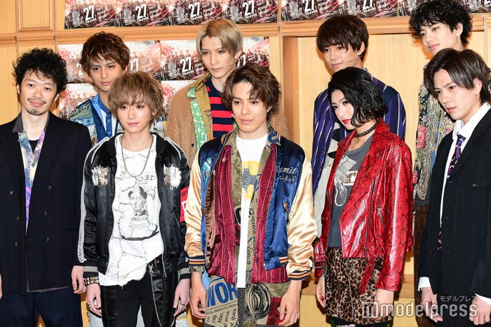 前列左から:丸尾丸一郎、定本楓馬、真田佑馬、石井美絵子、財木琢磨/後列左から:中島健、梅津瑞樹、北川尚弥、松田昇大 (C)モデルプレス
