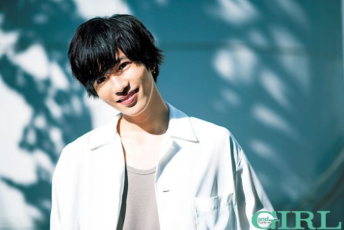 志尊淳/「andGIRL」6月号より(画像提供:エムオン・エンタテインメント)