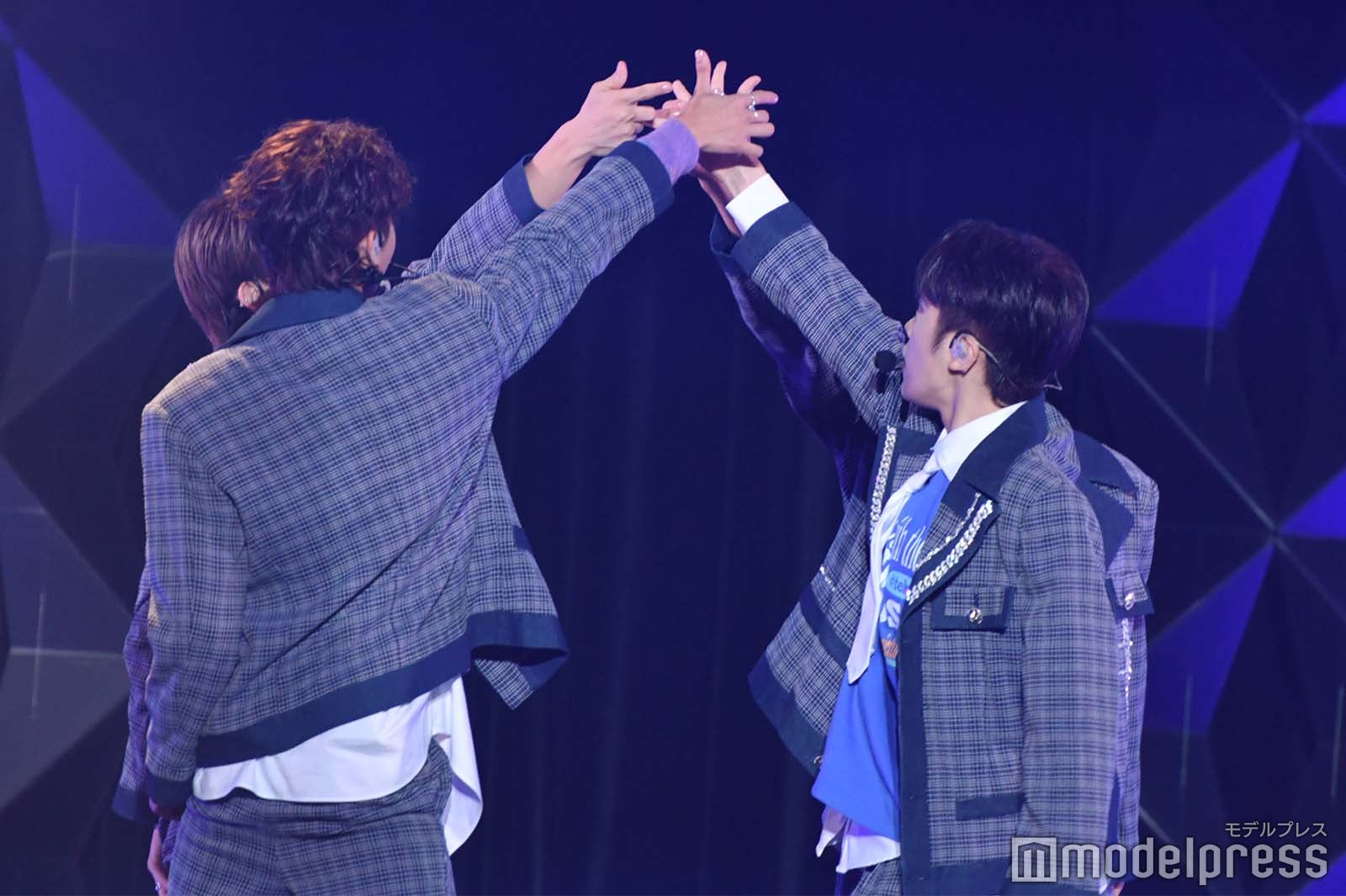 「Here I Am」パフォーマンスするTOZ（C）モデルプレス