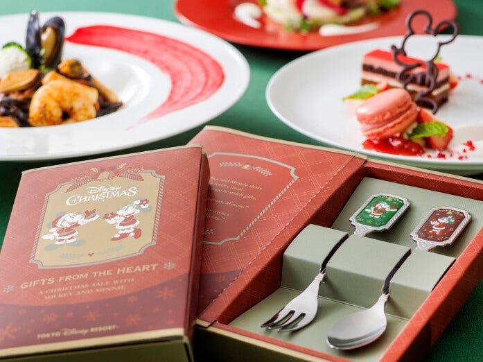 「イーストサイド・カフェ」のスペシャルセット 3600円、スーベニアスプーン＆フォーク付きで 5400円