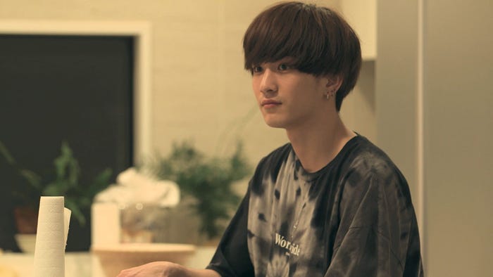 前髪重たいバージョンの流佳「TERRACE HOUSE TOKYO 2019-2020」3rd WEEK(C)フジテレビ/イースト・エンタテインメント