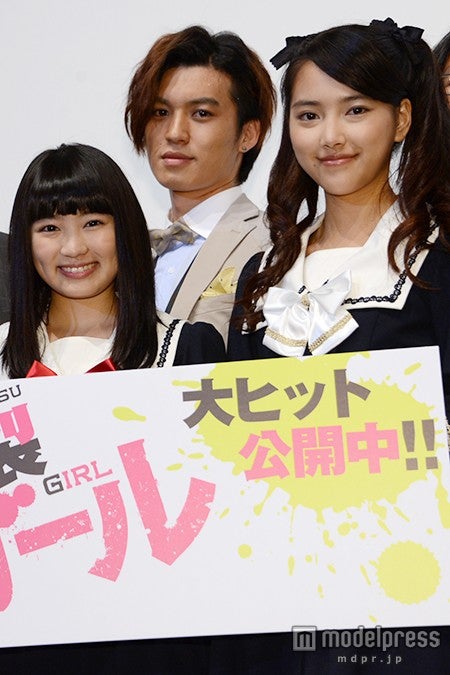 （左から）柏木ひなた、竹富聖花