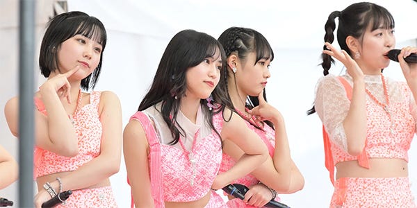Juice=Juice、6人でも圧巻のステージ セクシーとあざとさのギャップで魅了<TIF2022> - モデルプレス