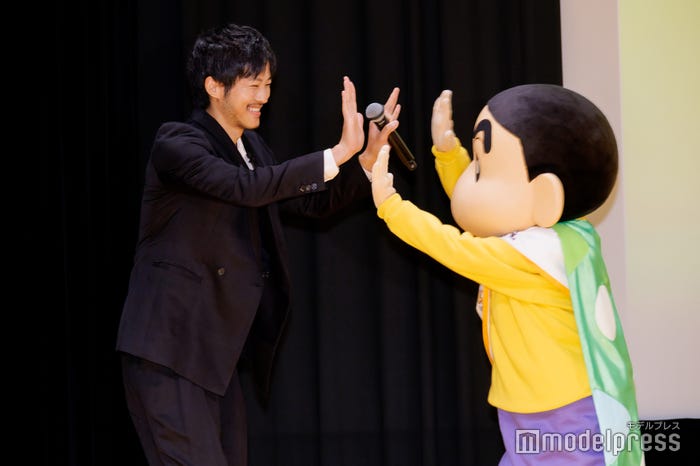 松坂桃李、野原しんのすけ(C)モデルプレス