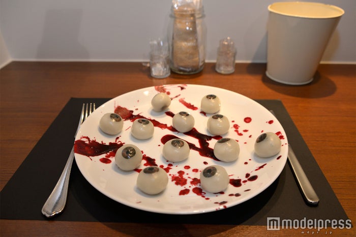 東京喰種cafe 隻眼 指 目玉 リアルすぎるメニューに震える 映画の衣装展も同時開催 女子旅プレス 東京喰種cafe 隻眼 指 目玉 リアルすぎるメニューに震える 映画の衣装展も同時開催 女子旅プレス