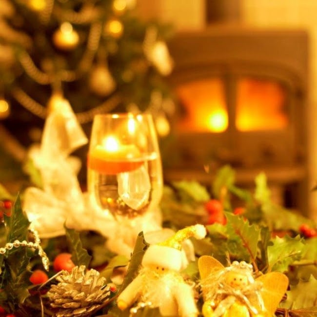 冬に泊まりたい、暖炉のある宿ランキングTOP10／那須温泉 TOWAピュアコテージ クリスマスの暖炉イメージ／画像提供：楽天