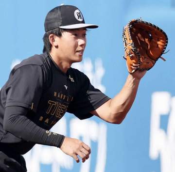 阪神・立石 一塁で守備練習 2試合連続でベンチ外 もしもに備え黙々と白球追う