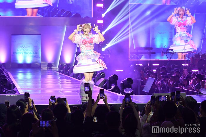 しなこ(C)モデルプレス