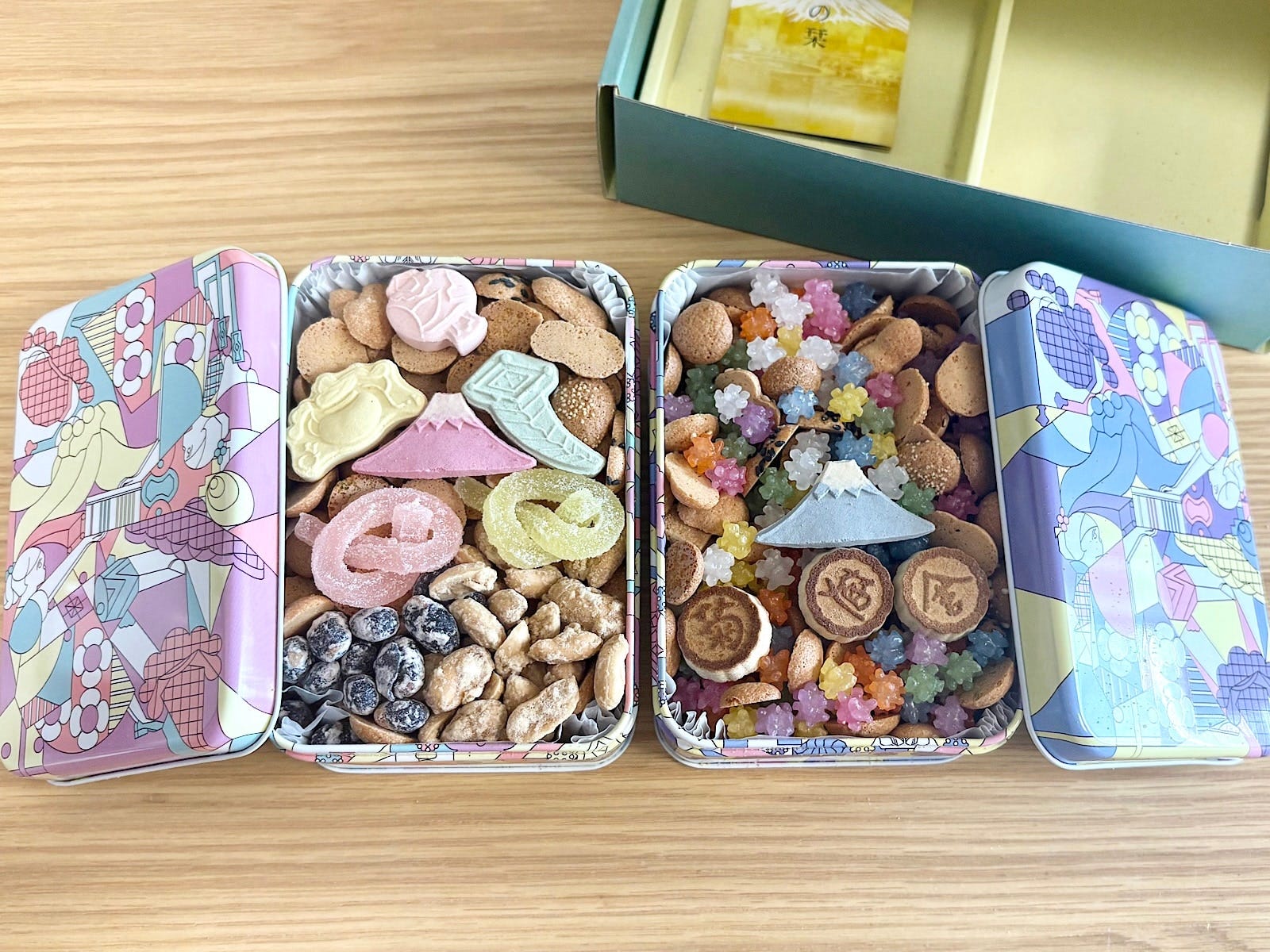 色とりどりの小さな干菓子の詰め合わせ。幅広い世代によろこばれるセットです