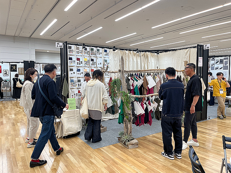 東京テキスタイルスコープ27年春夏 初日から活況、新規獲得へアピール