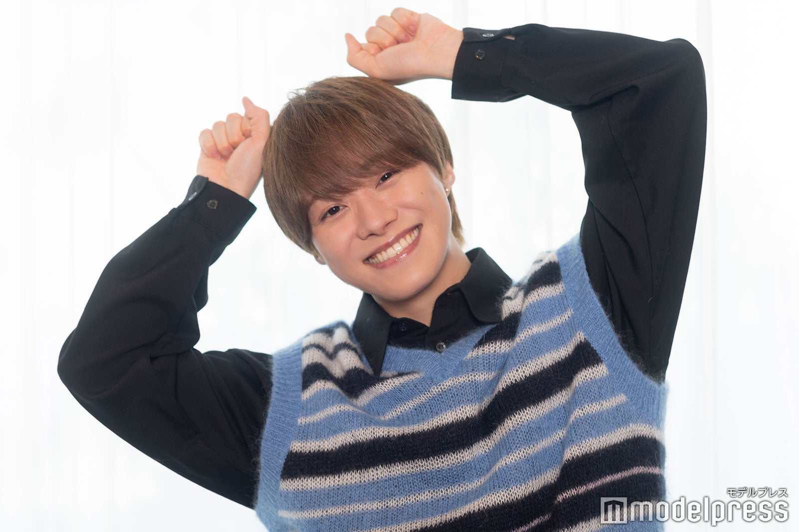 1シャッターごとに1ポーズを繰り出す大橋和也（くまちゃんポーズ）（C）モデルプレス