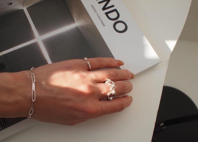 シンプルさにプラス♡夏のファッションに取り入れたい「アクセサリー」