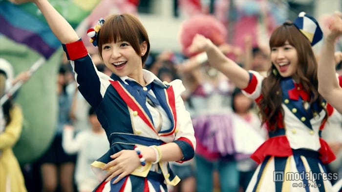 篠田麻里子/AKB48・32ndシングル「恋するフォーチュンクッキー」(8月21日発売)MVより