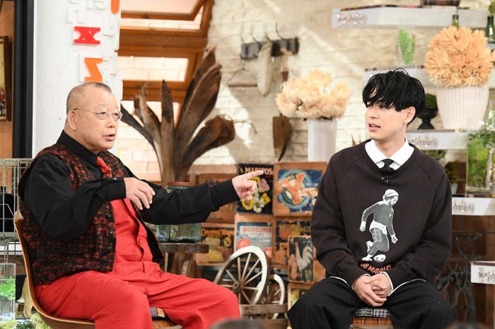 (左から)笑福亭鶴瓶、成田凌(C)TBS