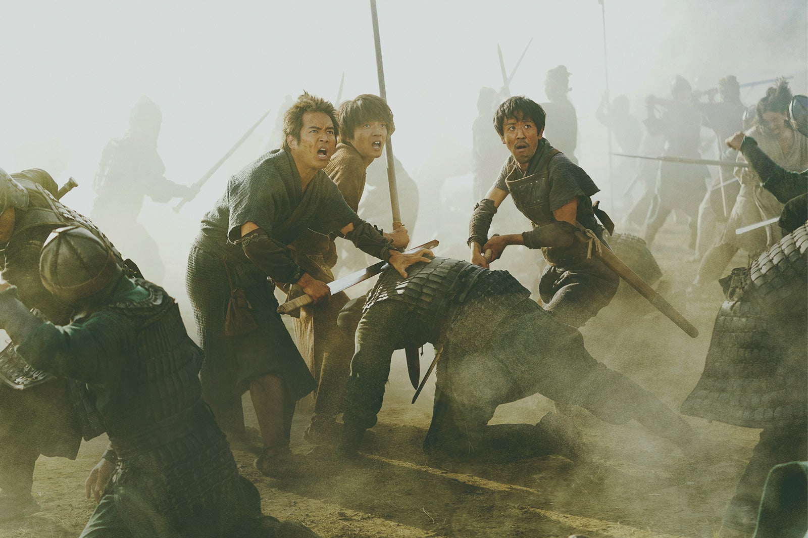 三浦貴大、岡山天音、濱津隆之（C）原泰久／集英社（C）2022 映画「キングダム」製作委員会