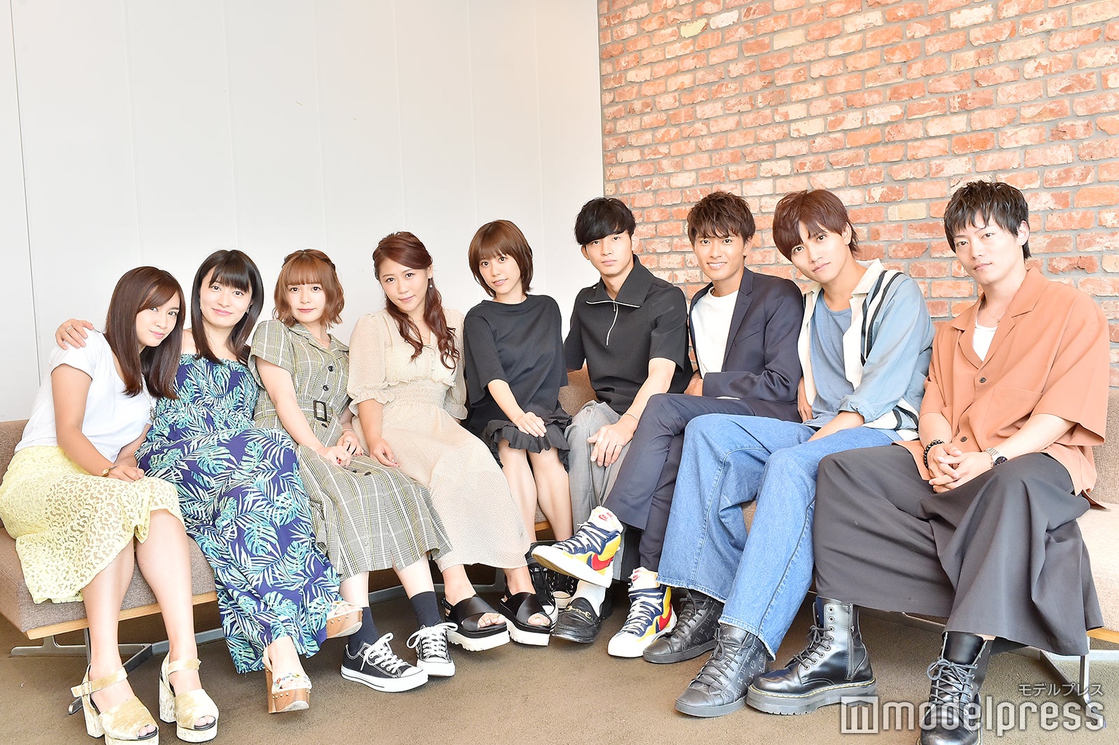 （前列左から）こいはる、かおる、もも、ミキ、めぐ、りょう、シュンスケ、とむ、ダイチ（C）モデルプレス