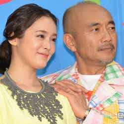 貫地谷しほり、竹中直人