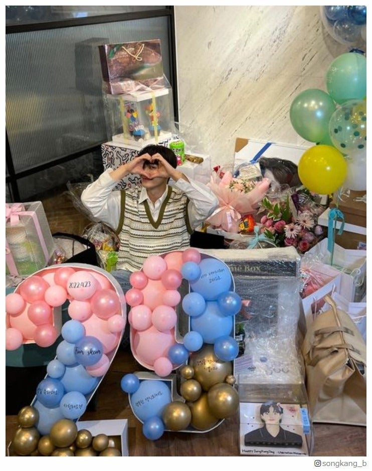 ソン・ガン、誕生日迎え“認証ショット”など続々公開 祝福の声集まる