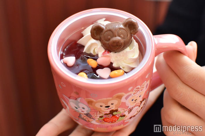 ヨーグルト&ストロベリーのムース、スーベニアカップ付き¥880(C)モデルプレス