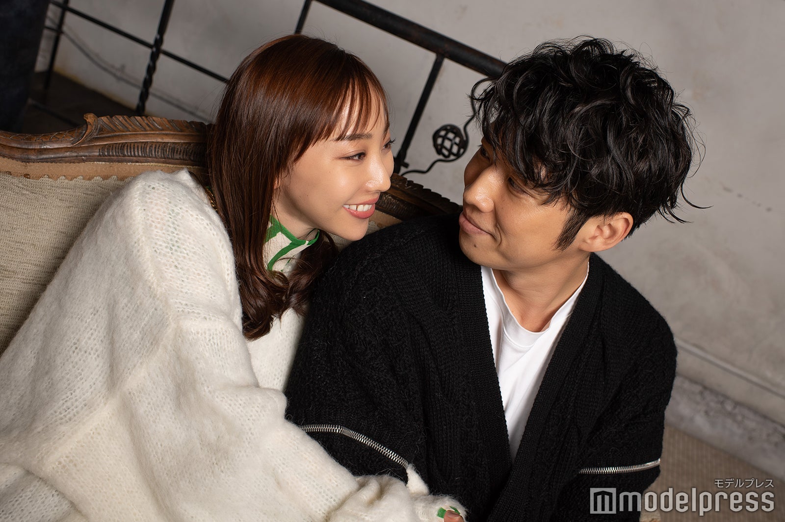 秋倉諒子、黄皓 （C）モデルプレス
