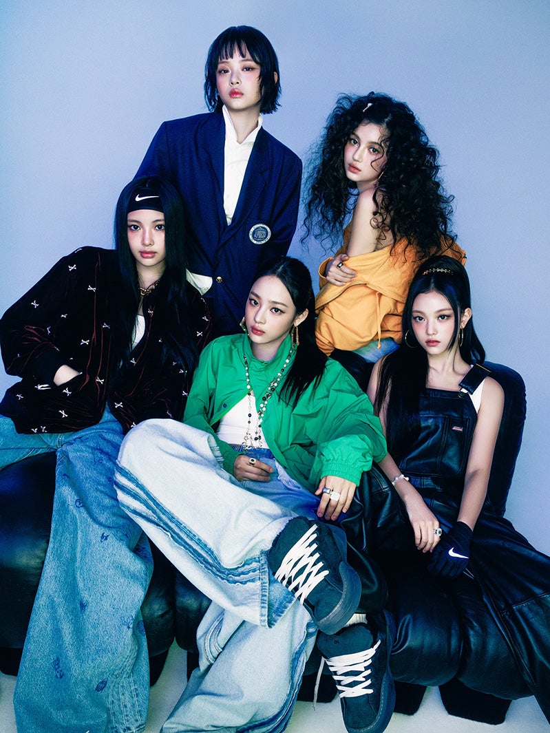 NewJeans、新曲ジャケ写解禁 ボブ・カーリーヘア…多彩なイメチェン姿披露