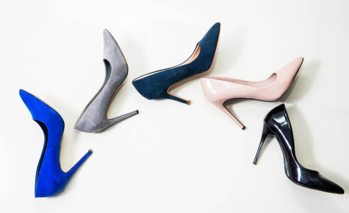 NG行動1：高いヒールで、男性より明らかに背が高くなってしまう