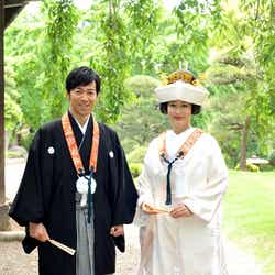 仏前結婚式を挙げた東貴博(左)と安めぐみ