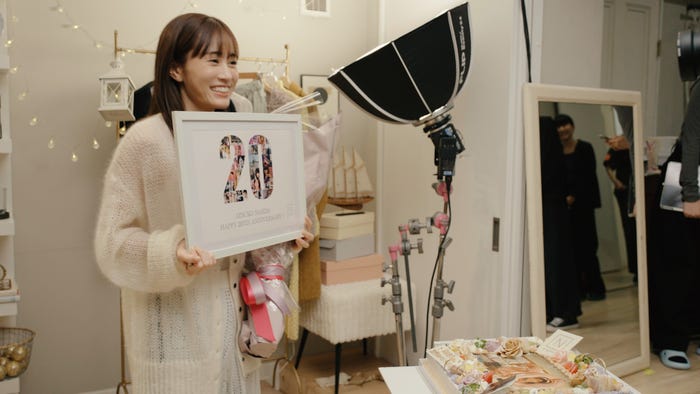 前田敦子/新WEB CM「一年間頑張った肌と私にご褒美を」篇メイキング(提供写真)