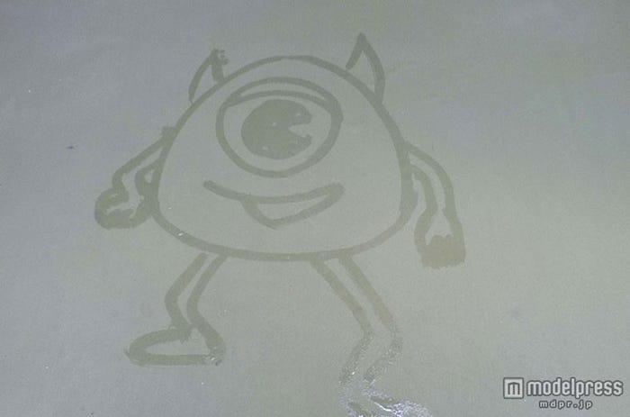 トゥモローランドではマイクが見られることも(C)Disney