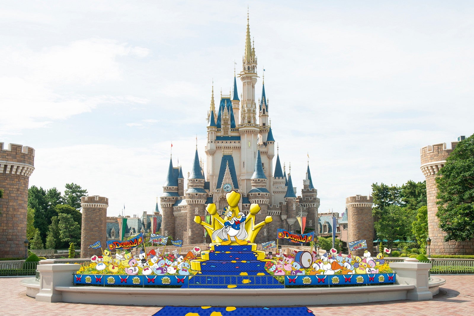 ダックシティの風景（プラザ）（C）Disney