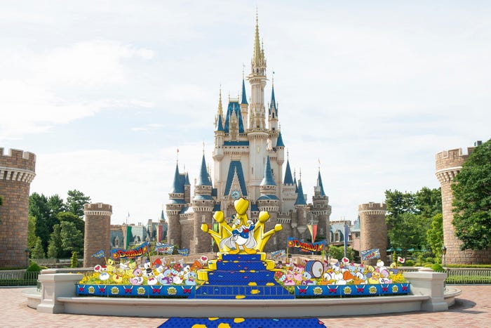 ダックシティの風景(プラザ)(C)Disney