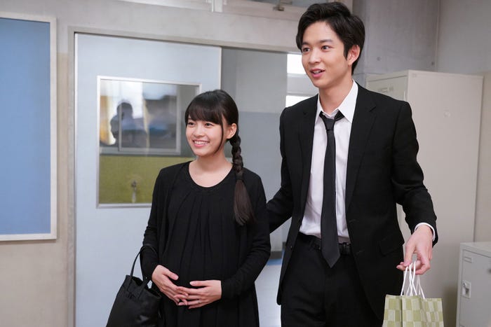 新條由芽、鈴木仁/「3年A組 ―今から皆さんは、人質です―」第9話より(C)日本テレビ